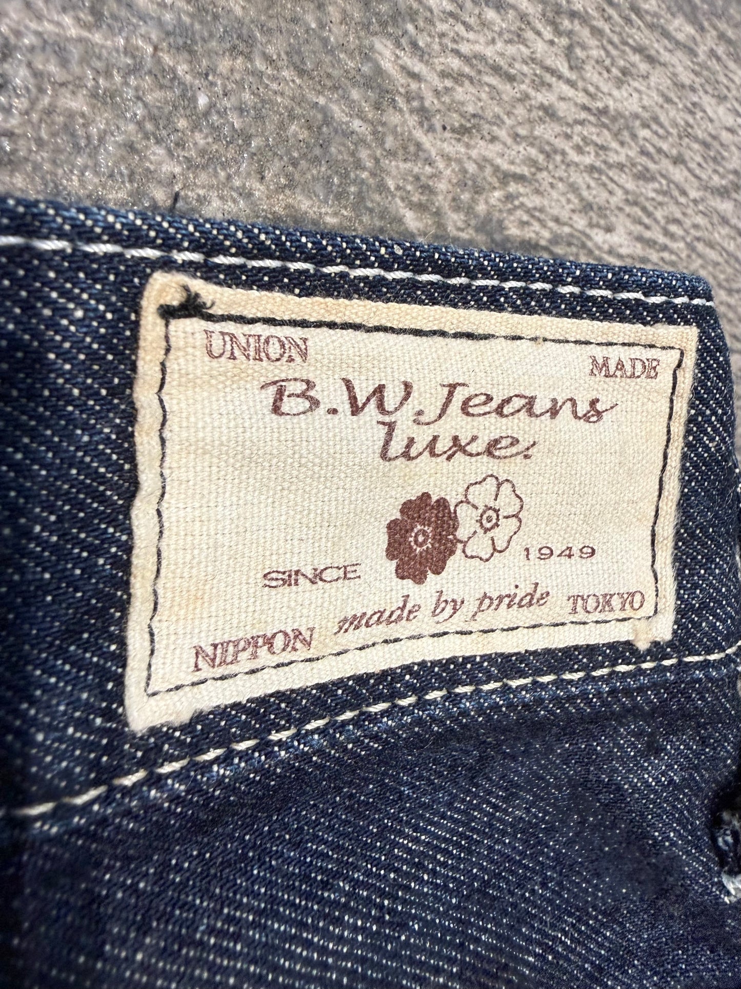 000’s BW Jeans (28”)