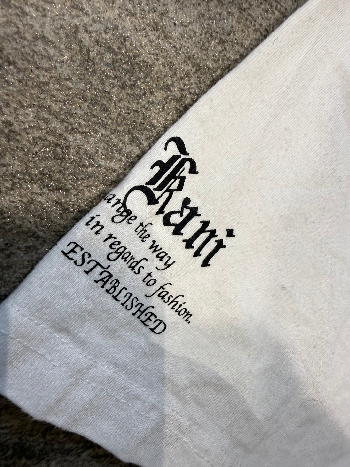 000’s Karl Kani V Neck Tee (L)