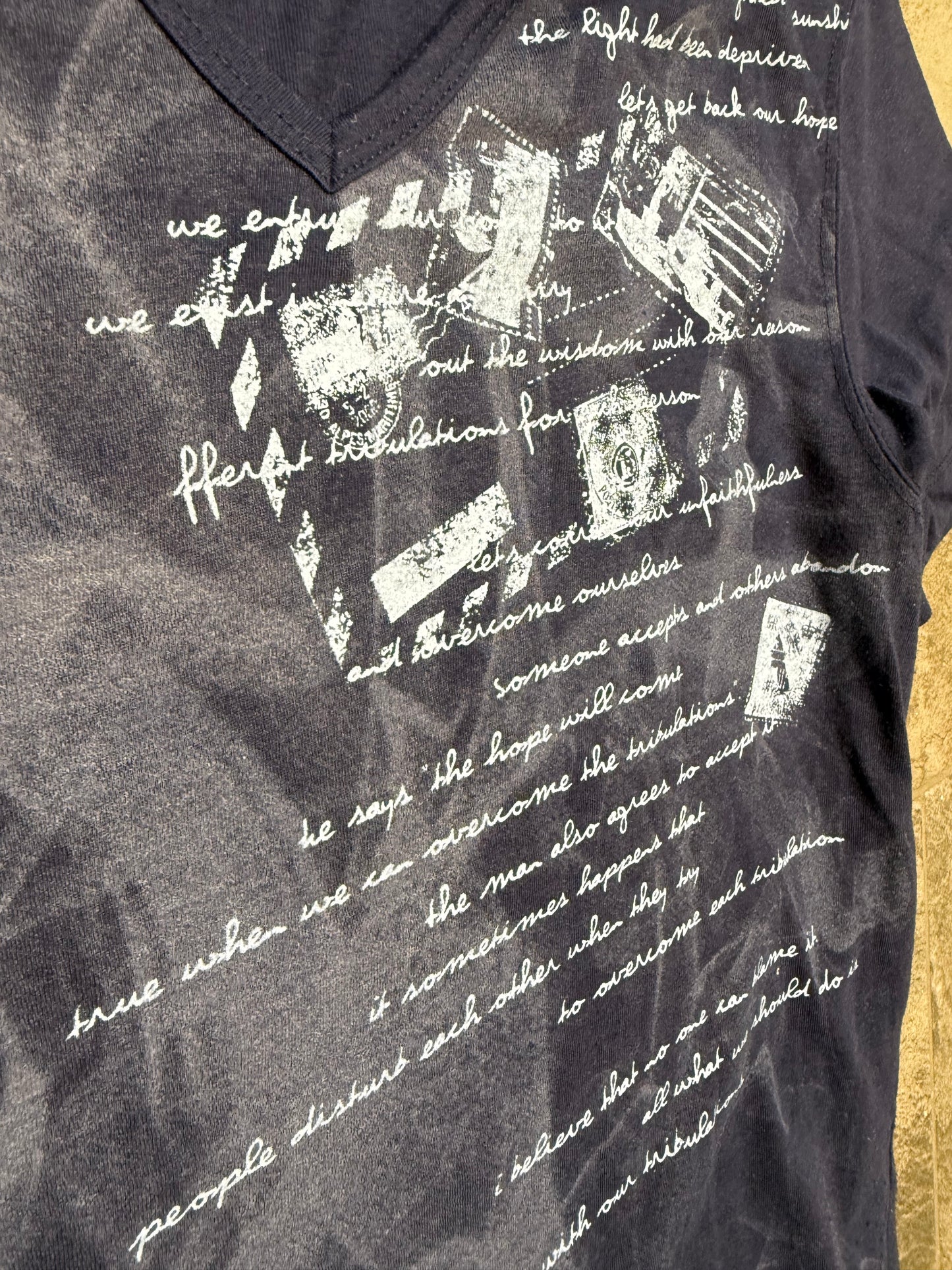 000’s Nicole Script V Neck Tee (XS)