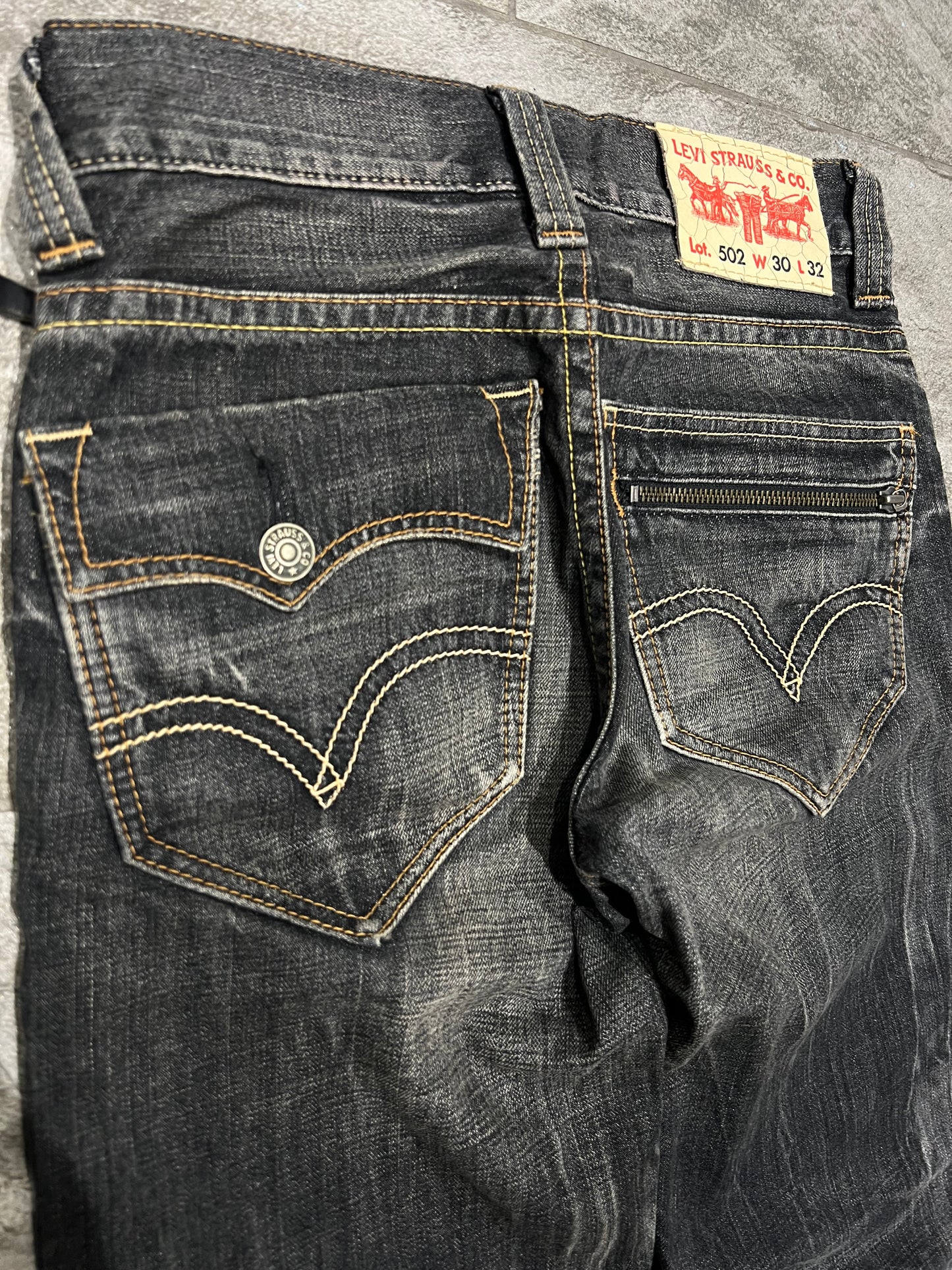 000’s Levi’s 502 Jeans (30”)