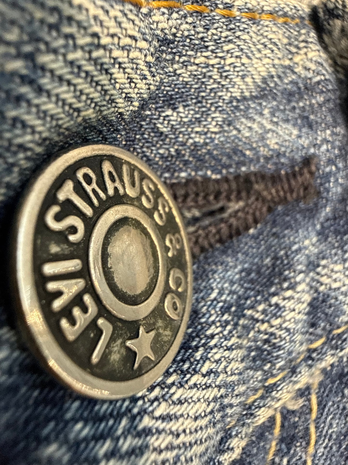 000’s Levi’s 502 Ghostwash Jeans (30”)