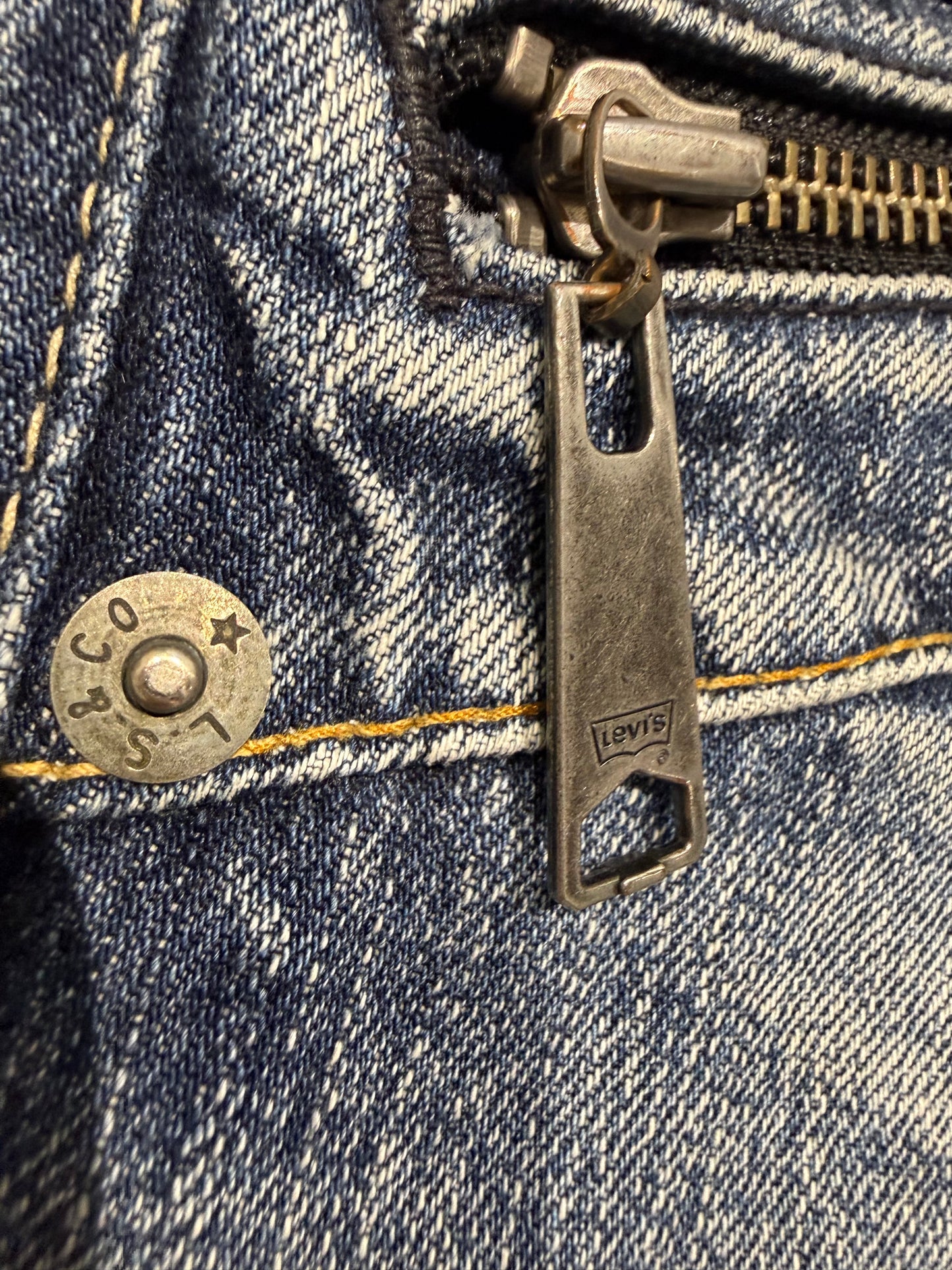000’s Japanese Levi’s 502 Jeans (30”)