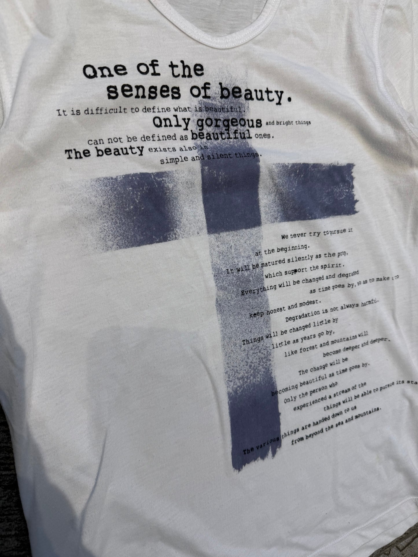 000’s Nicole Cross V Neck Tee (XS)