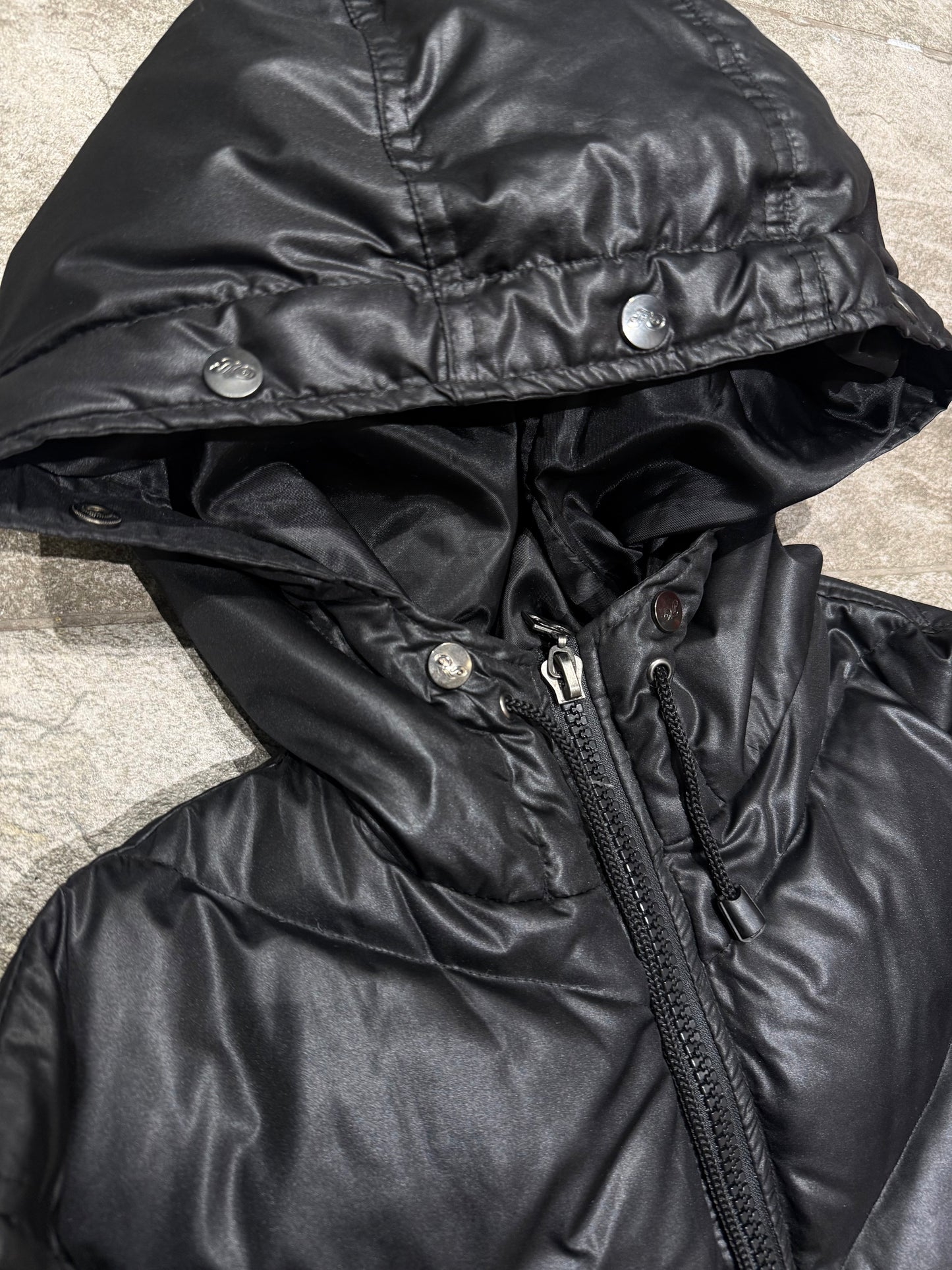 000’s Joneaa Puffer (L)