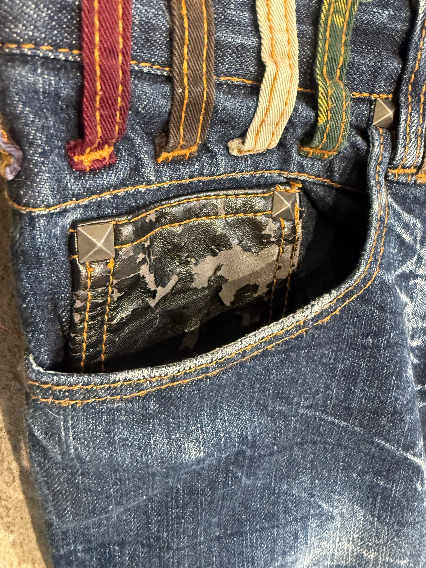 000’s Nylaus Double Waisted Jeans (28”)