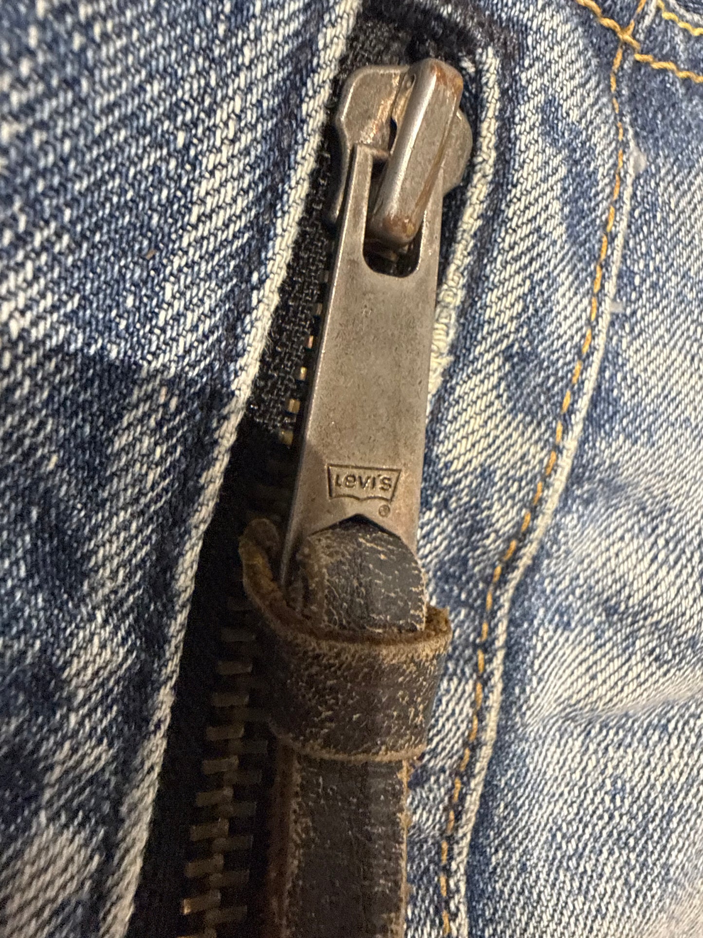 000’s Levi’s 502 Ghostwash Jeans (30”)