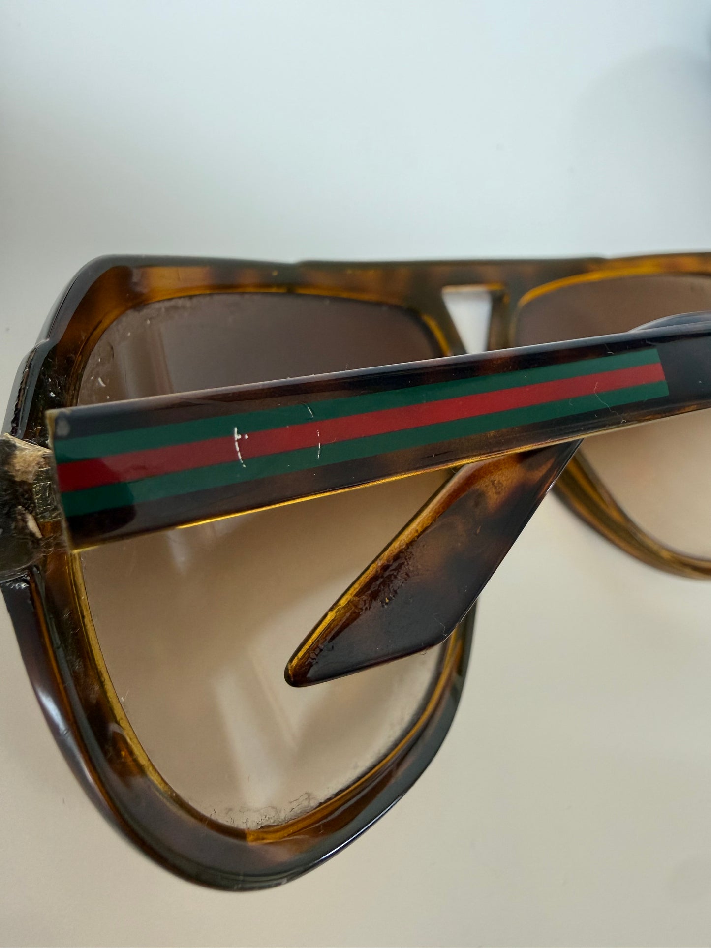 000’s Gucci Aviator Sunglasses