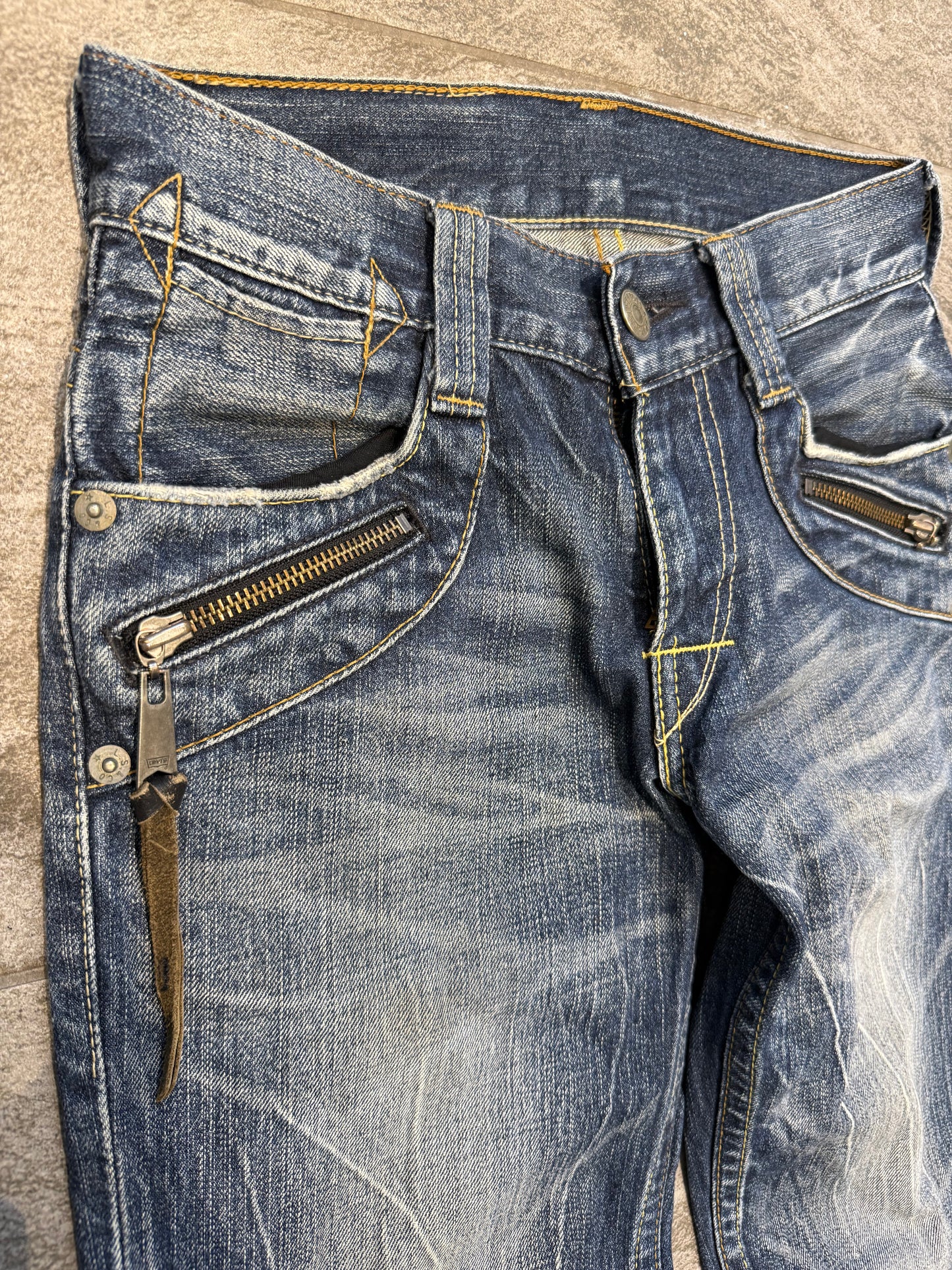 000’s Levi’s 502 Ghostwash Jeans (28”)