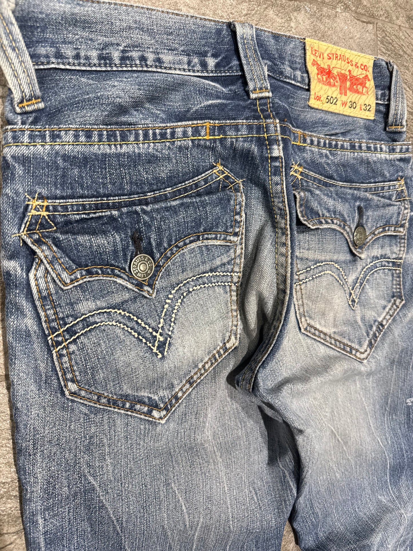 000’s Levi’s 502 Ghostwash Jeans (30”)