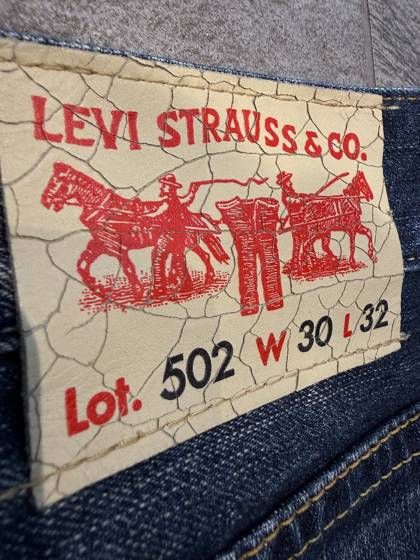 000’s Levi’s 502 Ghostwash Jeans (30”)