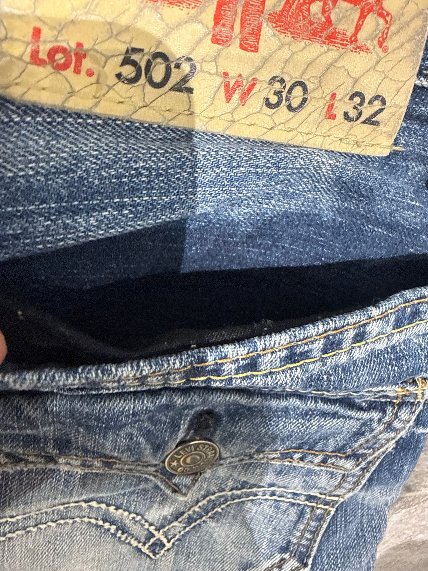 000’s Levi’s 502 Ghostwash Jeans (30”)