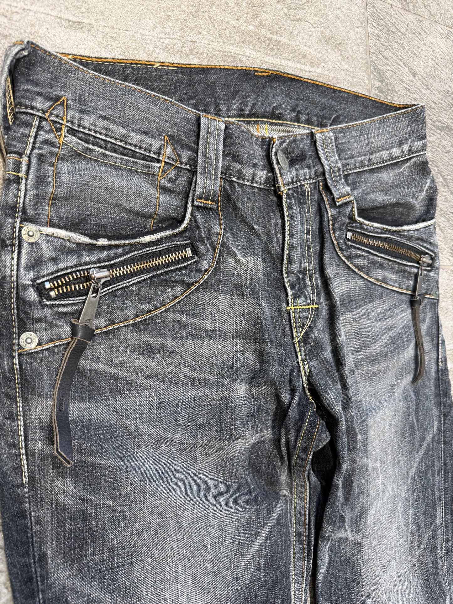 000’s Levi’s 502 Ghost Wash Jeans (32”)
