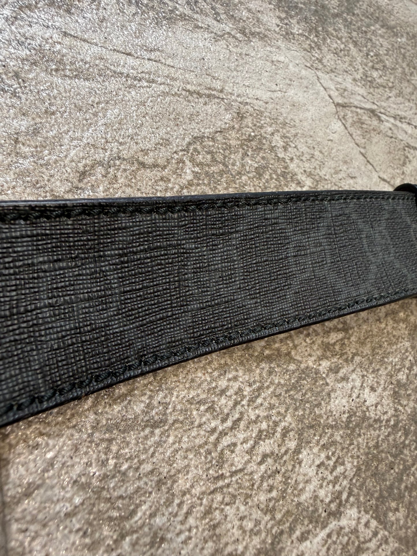 000’s Gucci Leather Belt