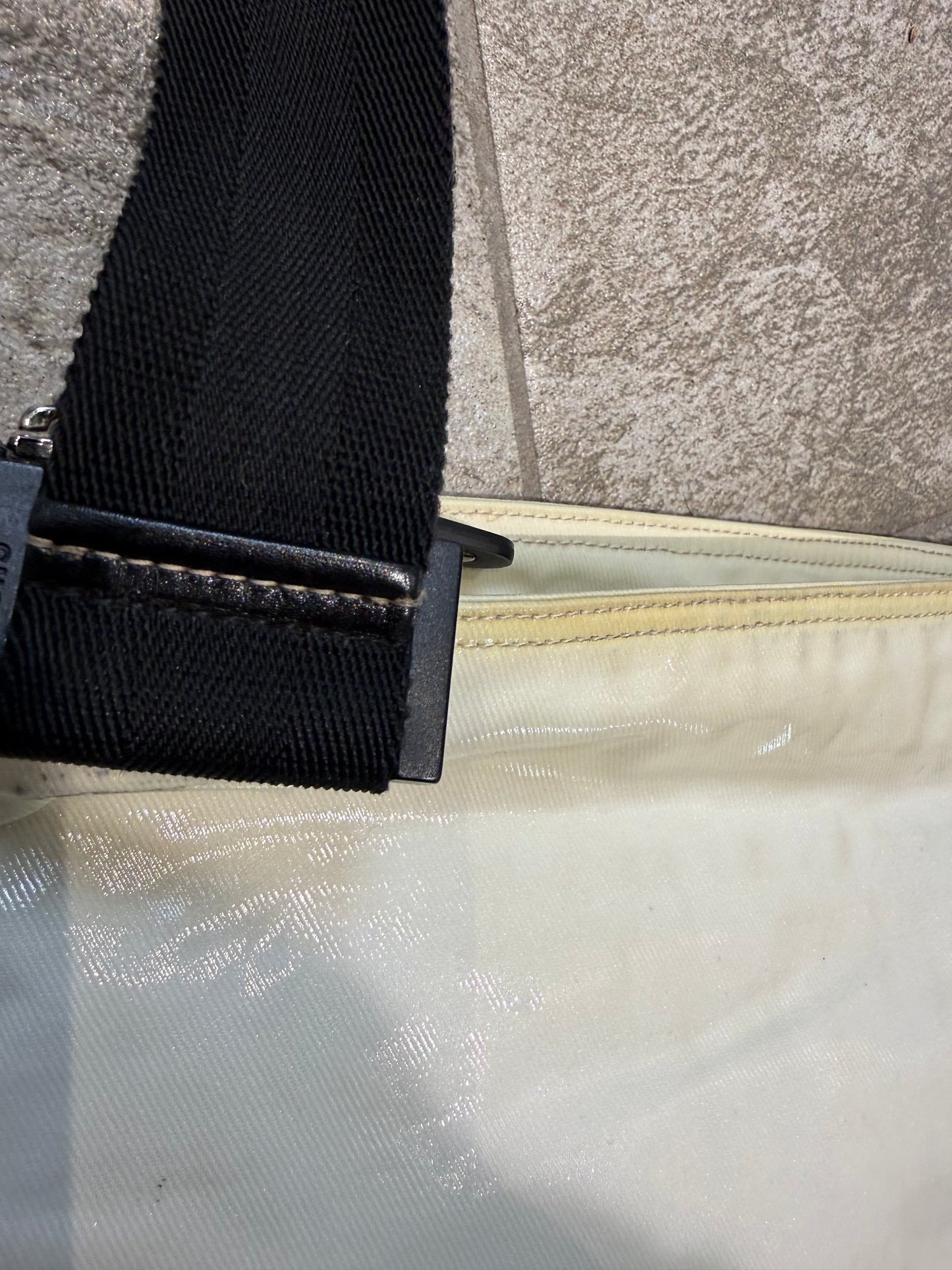Vintage Gucci Hysteria Crest Messenger Bag